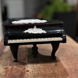 Antique collectible. Elegant Black and White Miniature Piano Accent music box